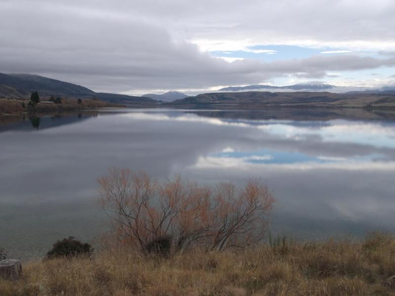 02-Lake-Waitaki-reflections